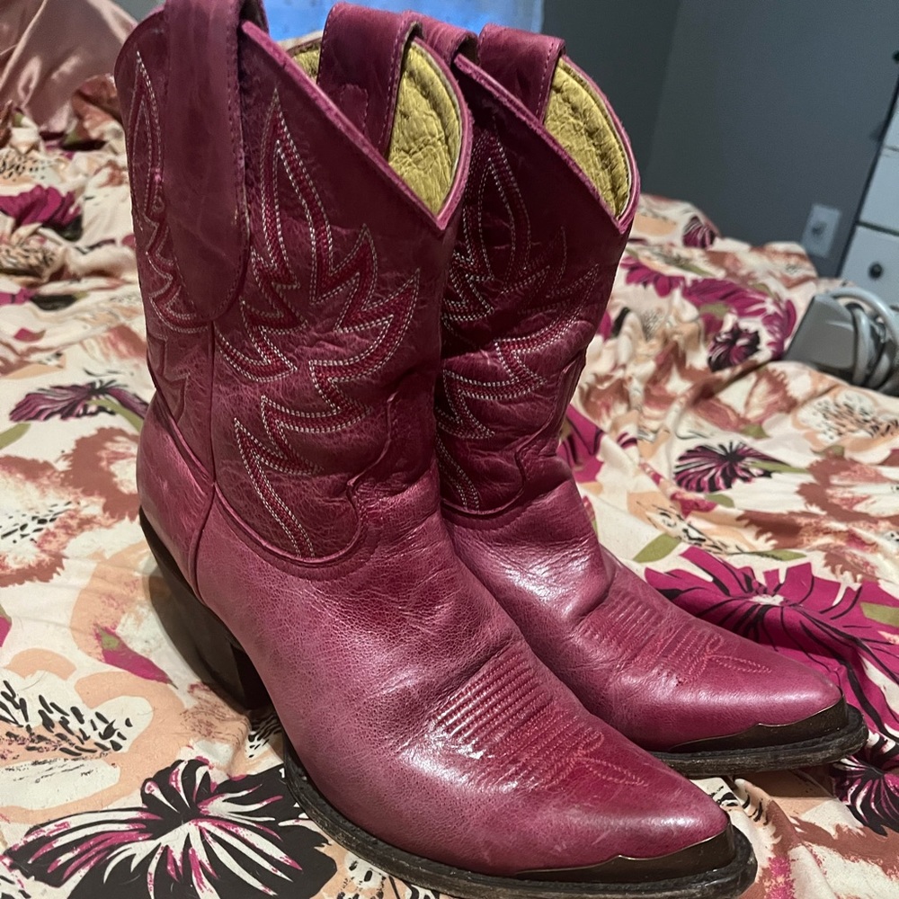 Hot pink idyllwind cowboy booties
